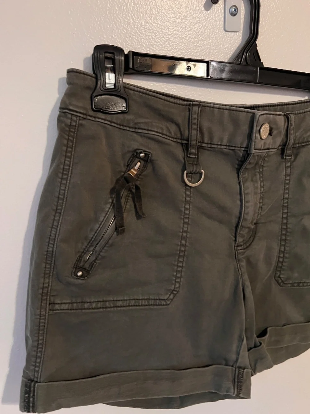 White House Black Market 4 ½” Mid Rise Shorts - Green - Size 4